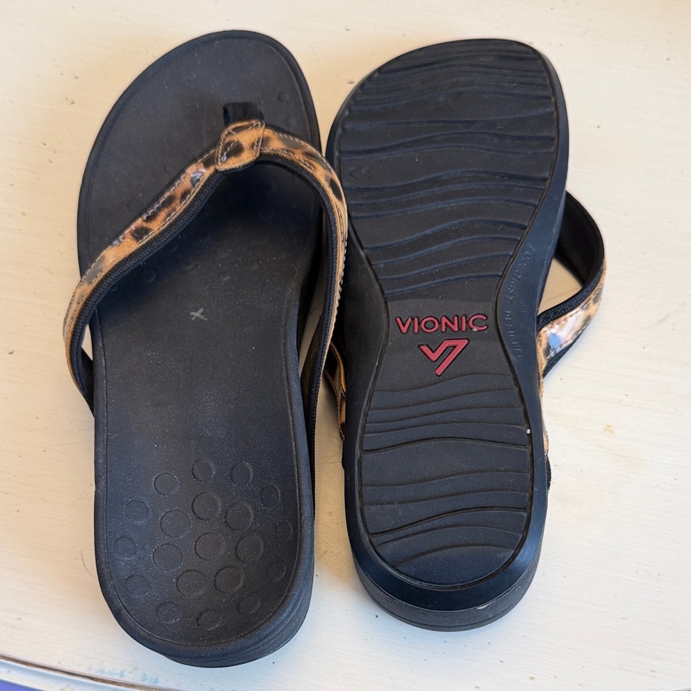 Vionic Women's Black Flip Sandals with Tan Leopard Straps